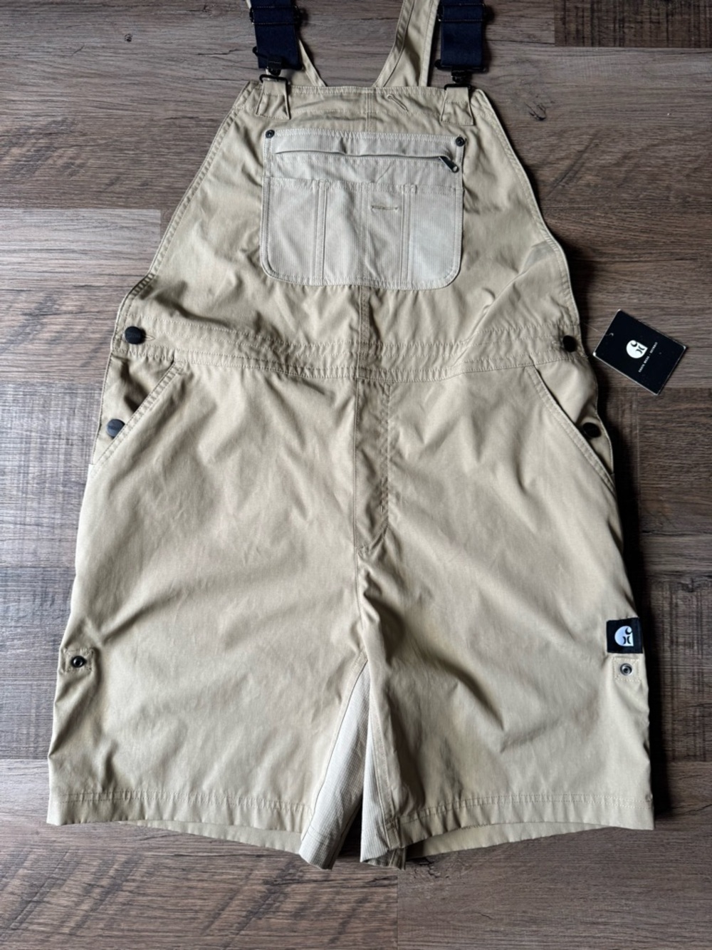 NWT Hurley x Carhartt Women’s Tan Short Overalls with Black Straps - Picture 3 of 16